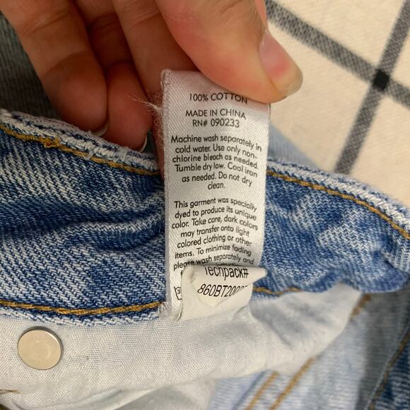 Pac Sun Size 26 Women's Mom Jeans High Waist Distressed Holes Light Wash - Picture 13 of 13